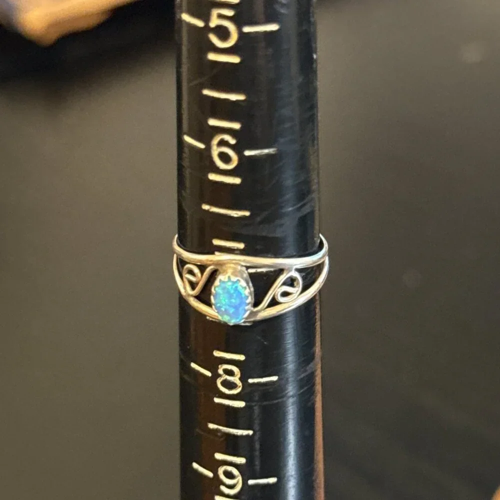 Silver‎ 925 Delicate Opal Ring